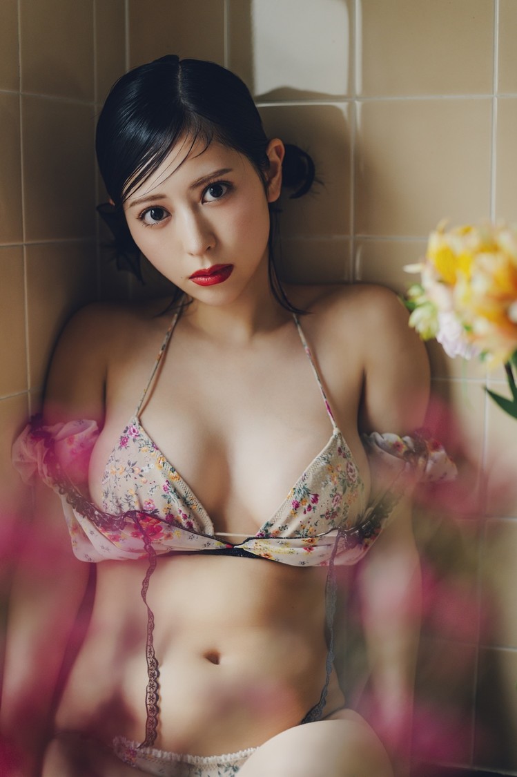 瀬戸みるか『BLT MONSTER Round 6』（東京ニュース通信社刊） 撮影／川原崎宣喜