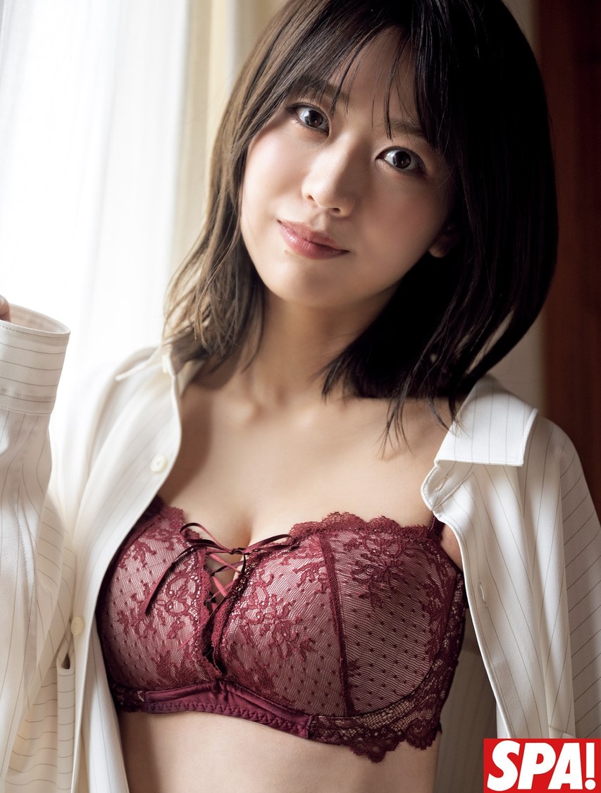 篠崎彩奈『週刊SPA!（12月9日号）』誌面カット