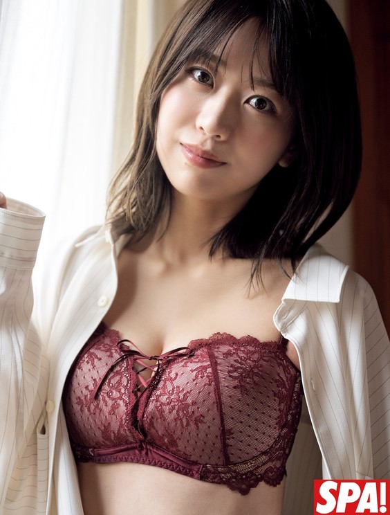 篠崎彩奈『週刊SPA!(12月9日号)』誌面カット