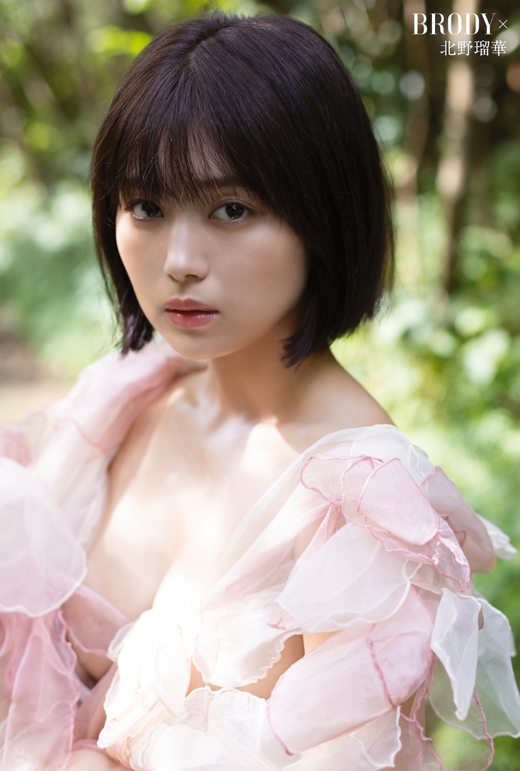 櫻坂46三期生の「今」を写し出す巻頭特集