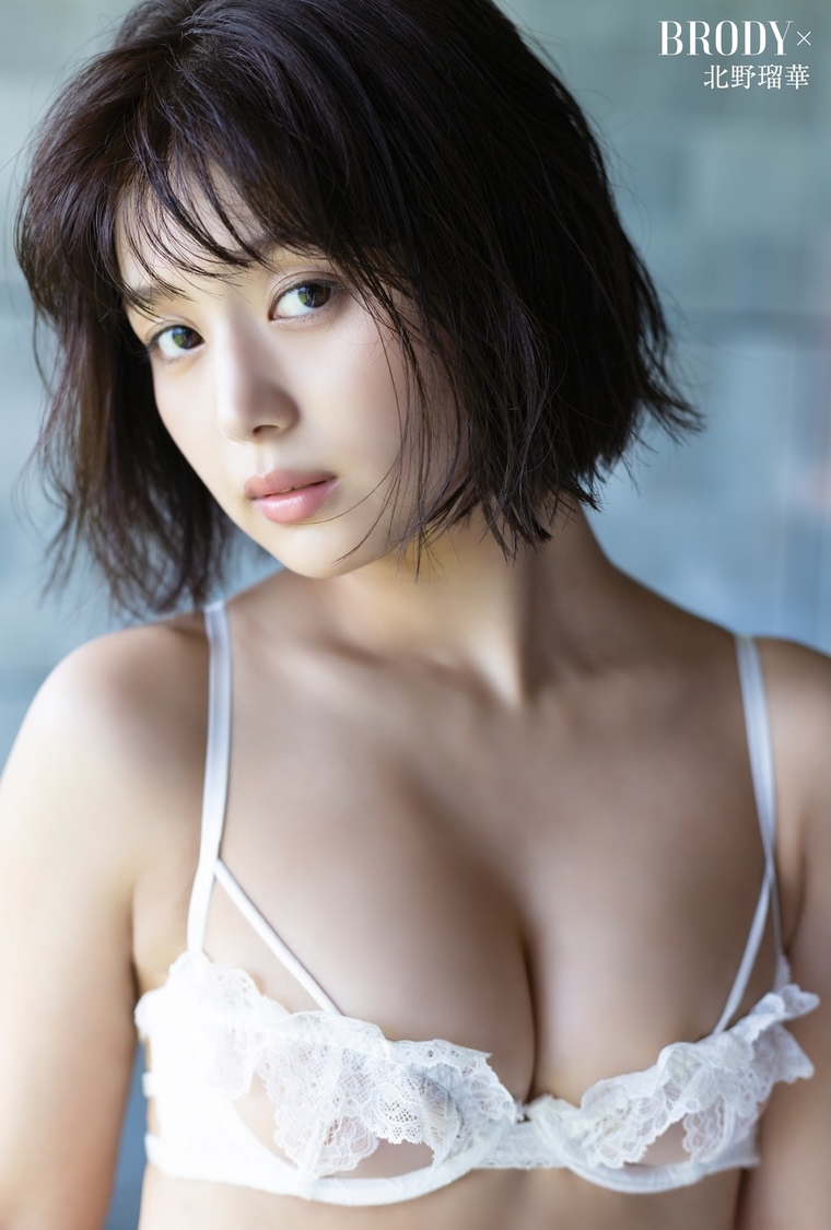 櫻坂46三期生の「今」を写し出す巻頭特集