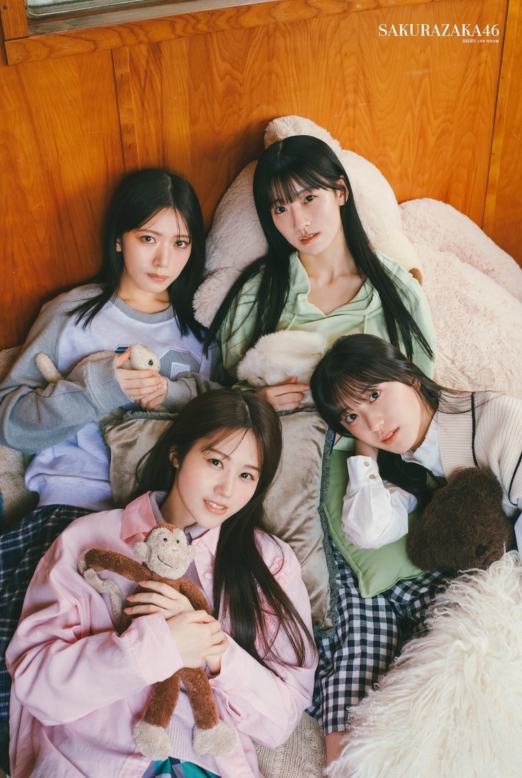 櫻坂46三期生の「今」を写し出す巻頭特集