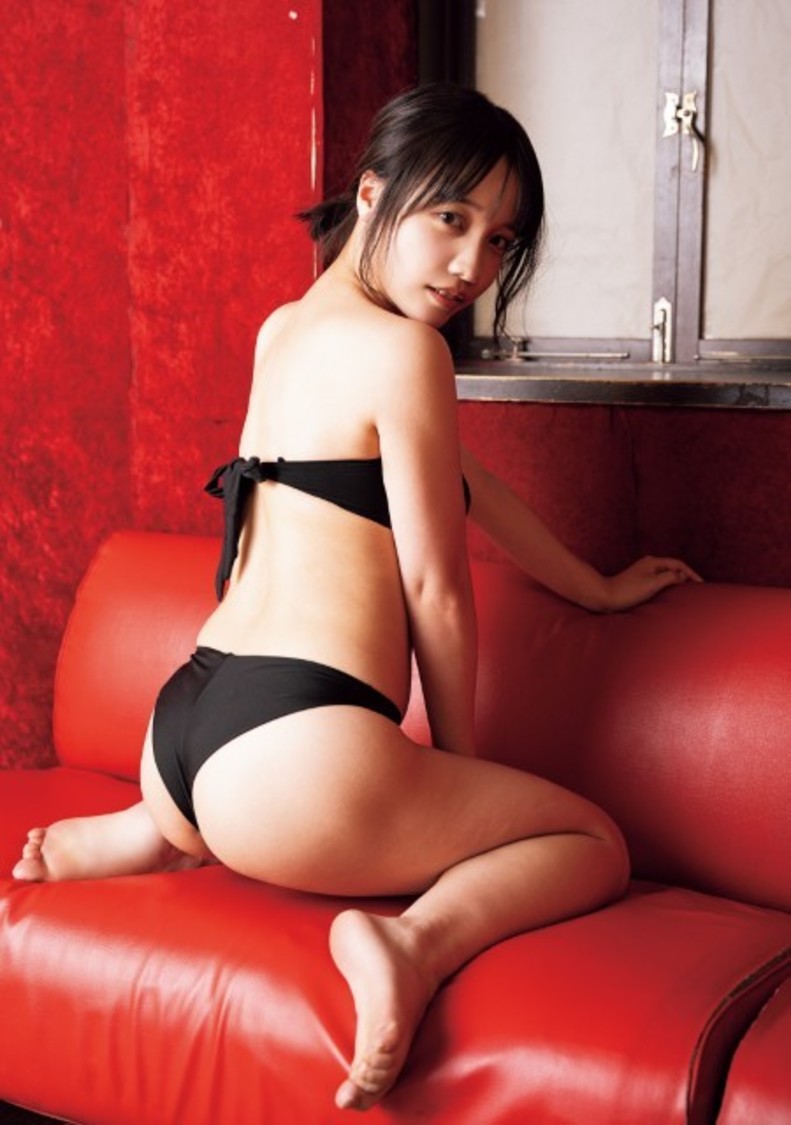 はのんまゆ（撮影／武田敏将 ヘアメイク／大場聡美（エムズアップ） スタイリング／鮎川恵子）