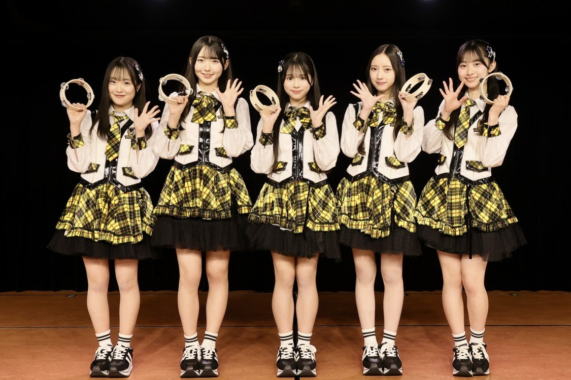 AKB48「手をつなぎながら」集合写真/ⒸAKB48