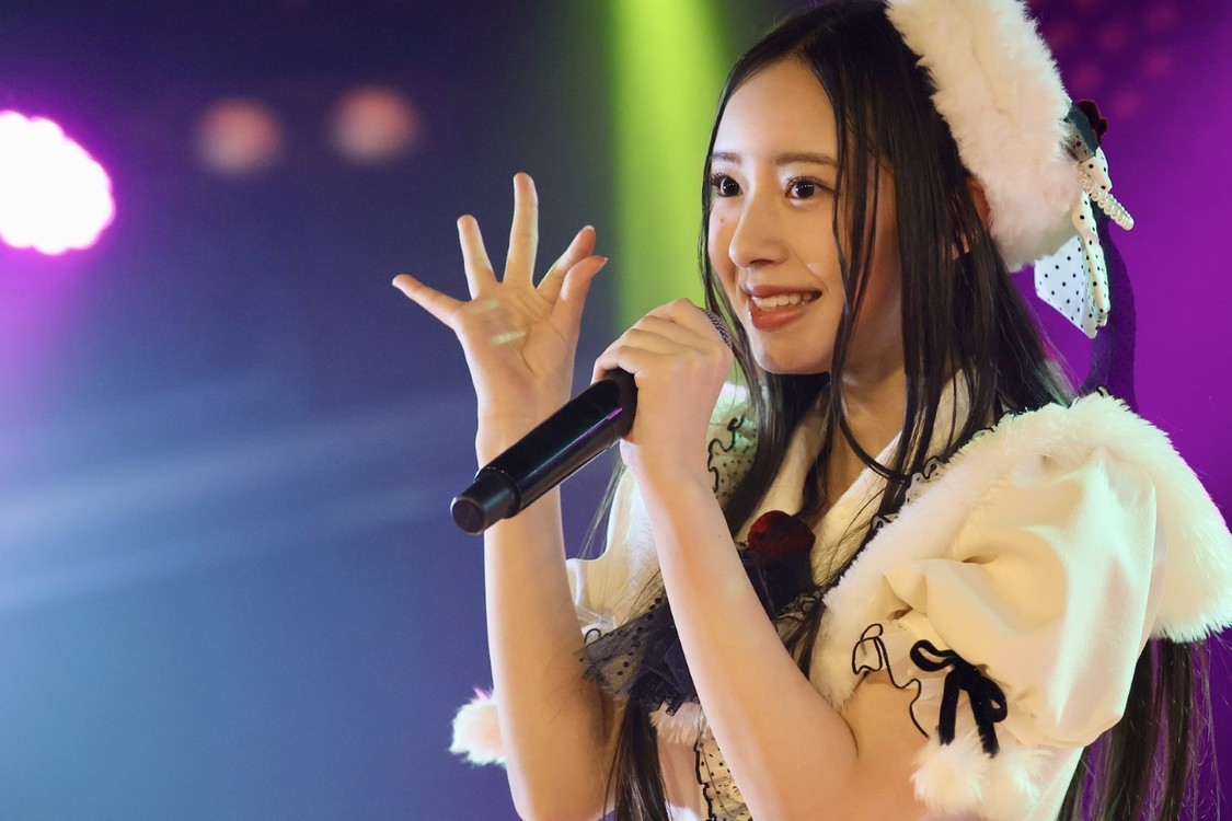 AKB48「手をつなぎながら」/ⒸAKB48