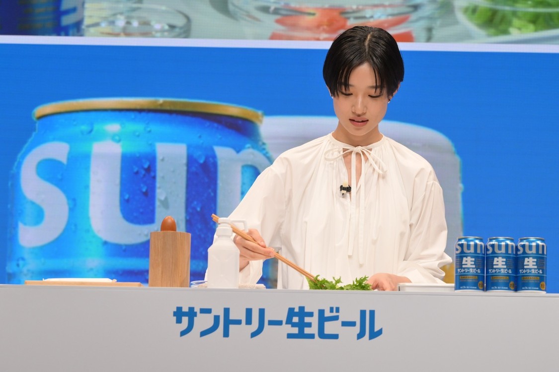 河合優実＆斉藤和義、新CM発表会で乾杯！ 2月10日