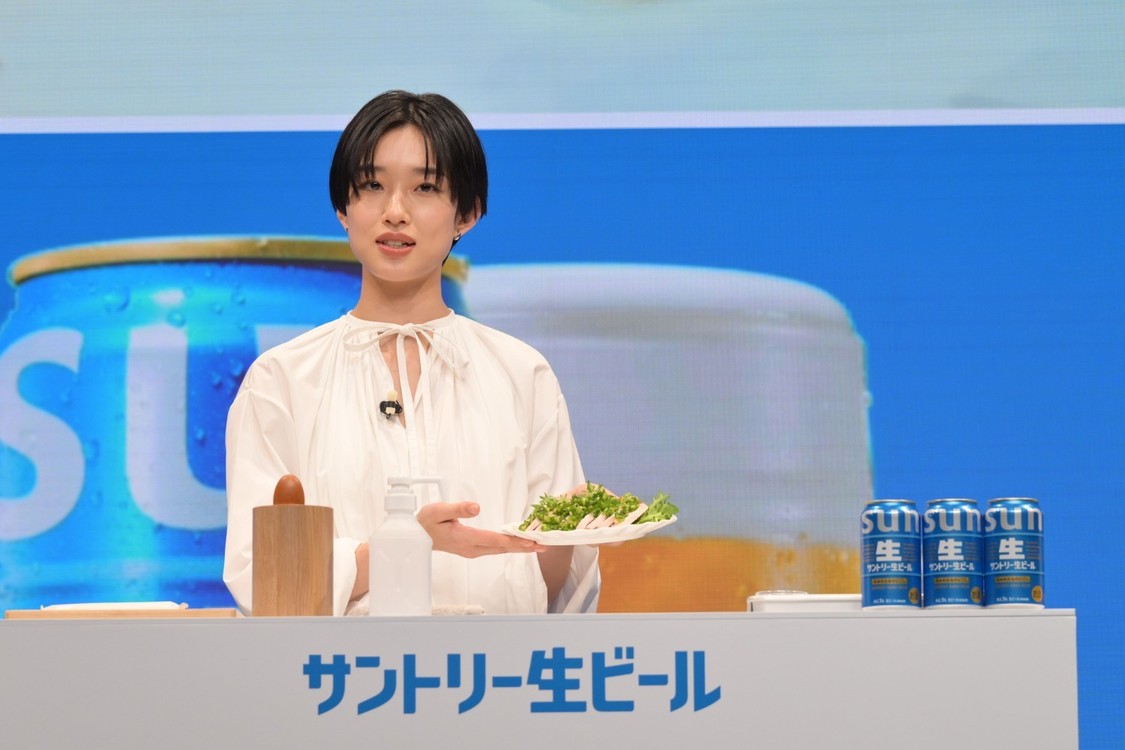 河合優実＆斉藤和義、新CM発表会で乾杯！ 2月10日