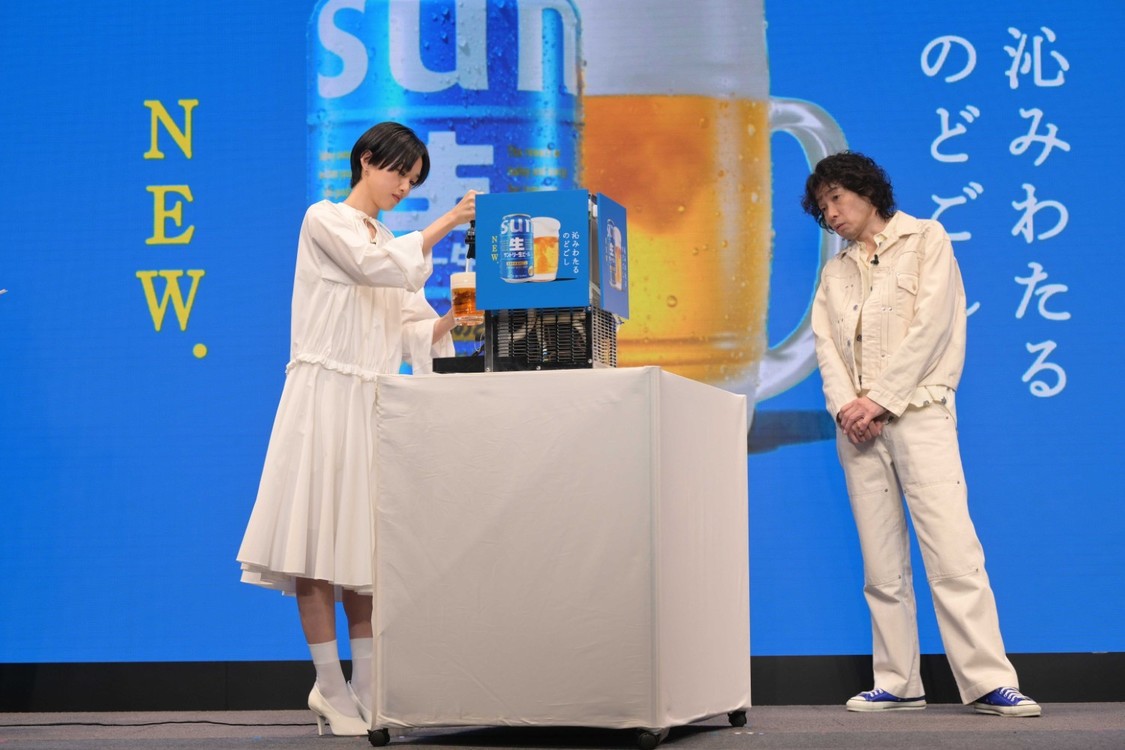 河合優実＆斉藤和義、新CM発表会で乾杯！ 2月10日