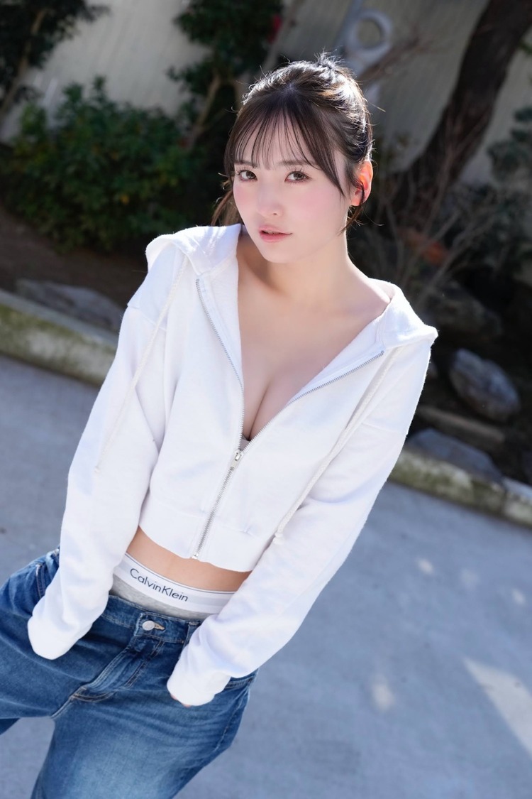 ヤングキングBULL』由良ゆら　カメラマン:LUCKMAN (c)少年画報社