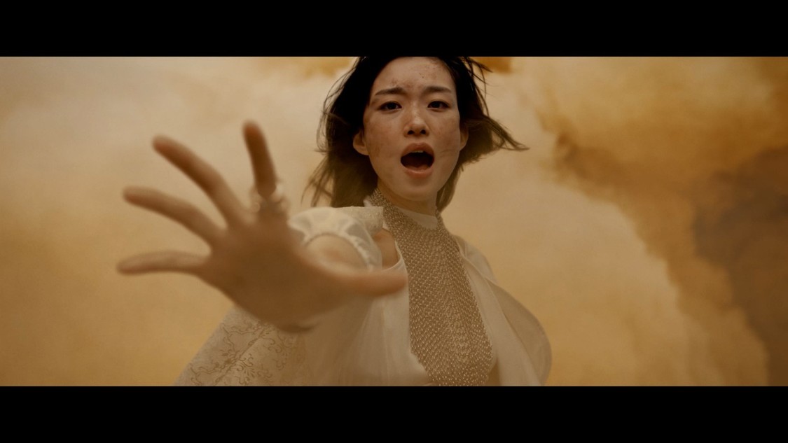 謎の仮面集団を率いるリーダー役の河合優実