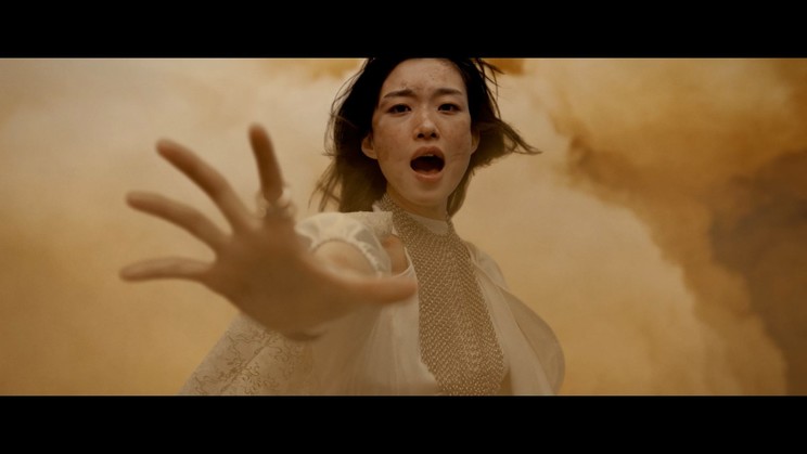 謎の仮面集団を率いるリーダー役の河合優実