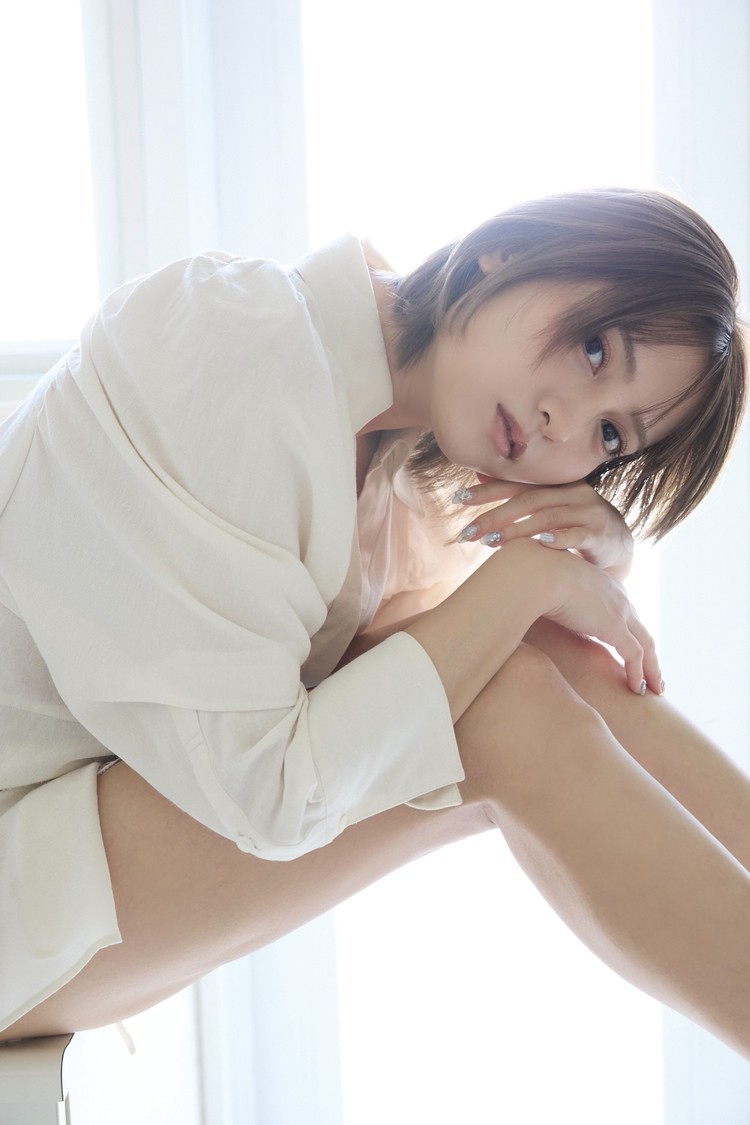 桃月なしこ　『漫画アクション』アザーカット　(c)Takeo Dec./双葉社