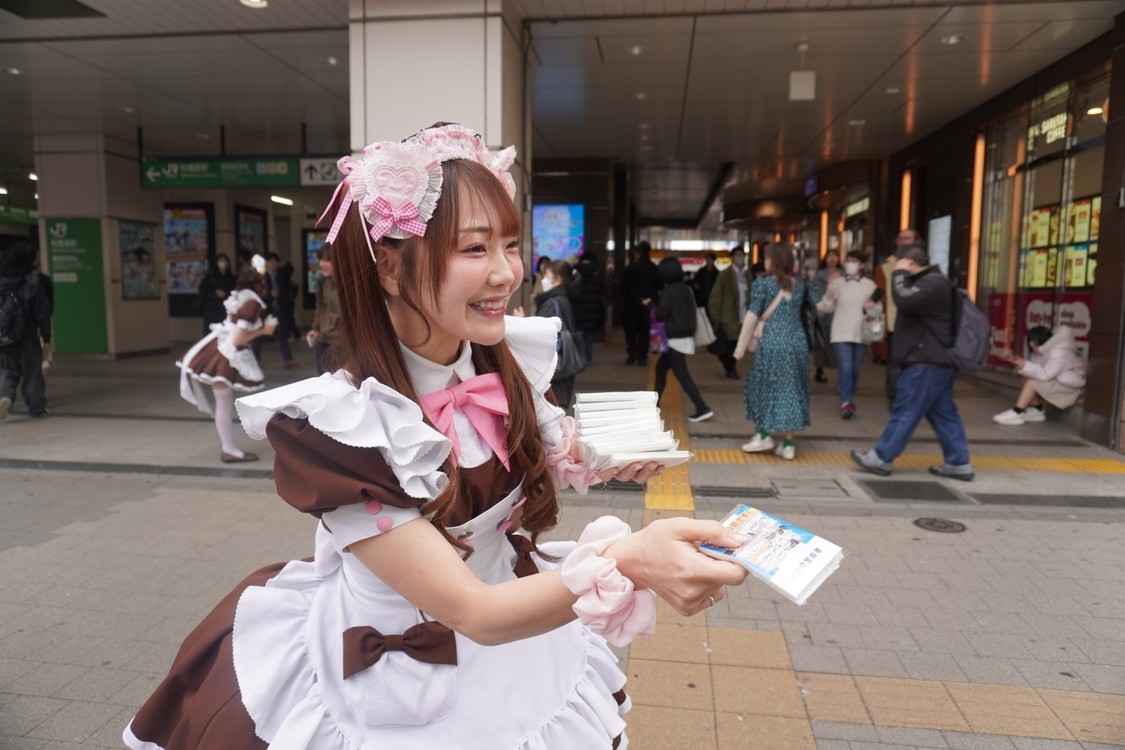 万世橋警察署「万引き防止キャンペーン」×秋葉原のメイドカフェ「あっとほぉーむカフェ」