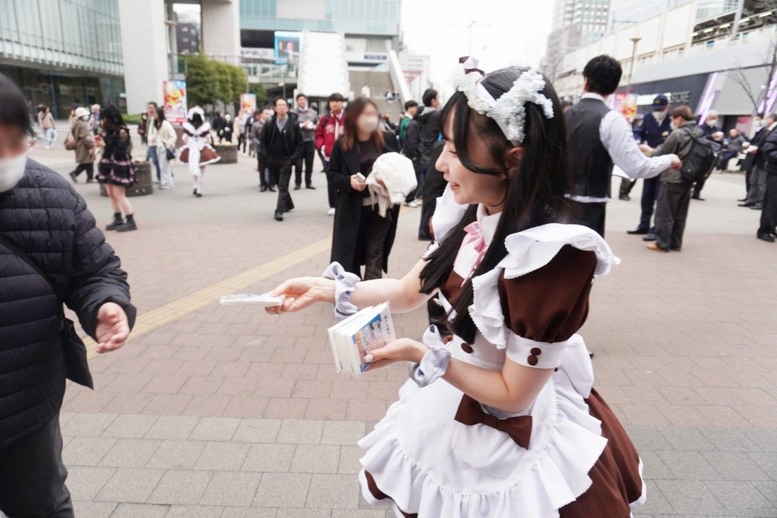 万世橋警察署「万引き防止キャンペーン」×秋葉原のメイドカフェ「あっとほぉーむカフェ」