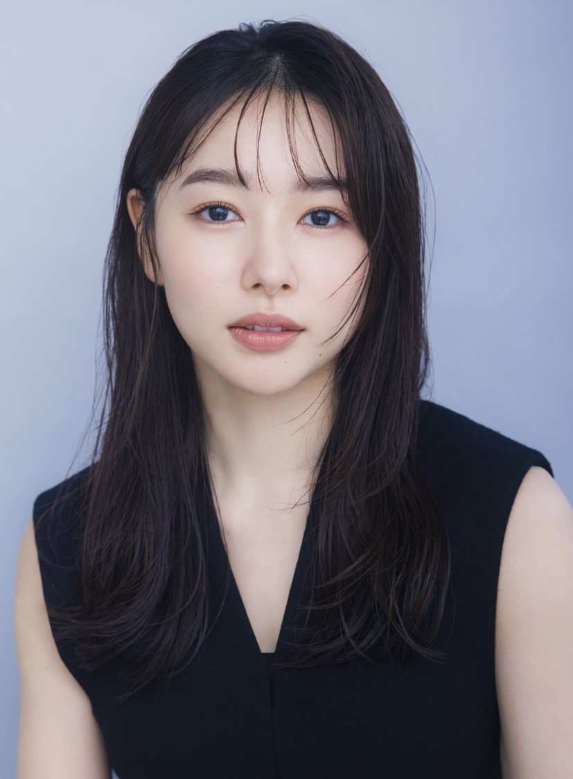 桜井日奈子、主演映画『死神バーバー』2026年初夏公開決定！　撮影／桑島智輝