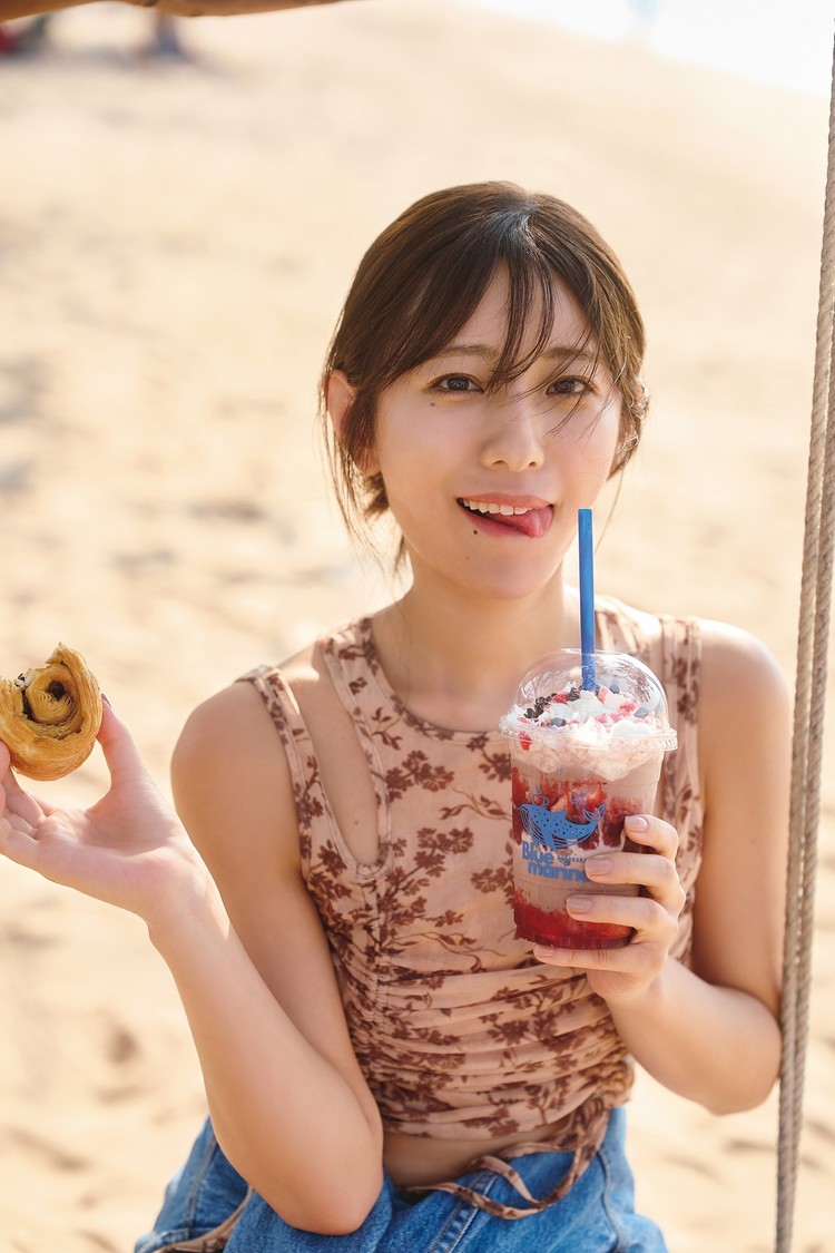 白戸ゆめの、1st写真集先行カット　撮影：中村和孝　光文社刊