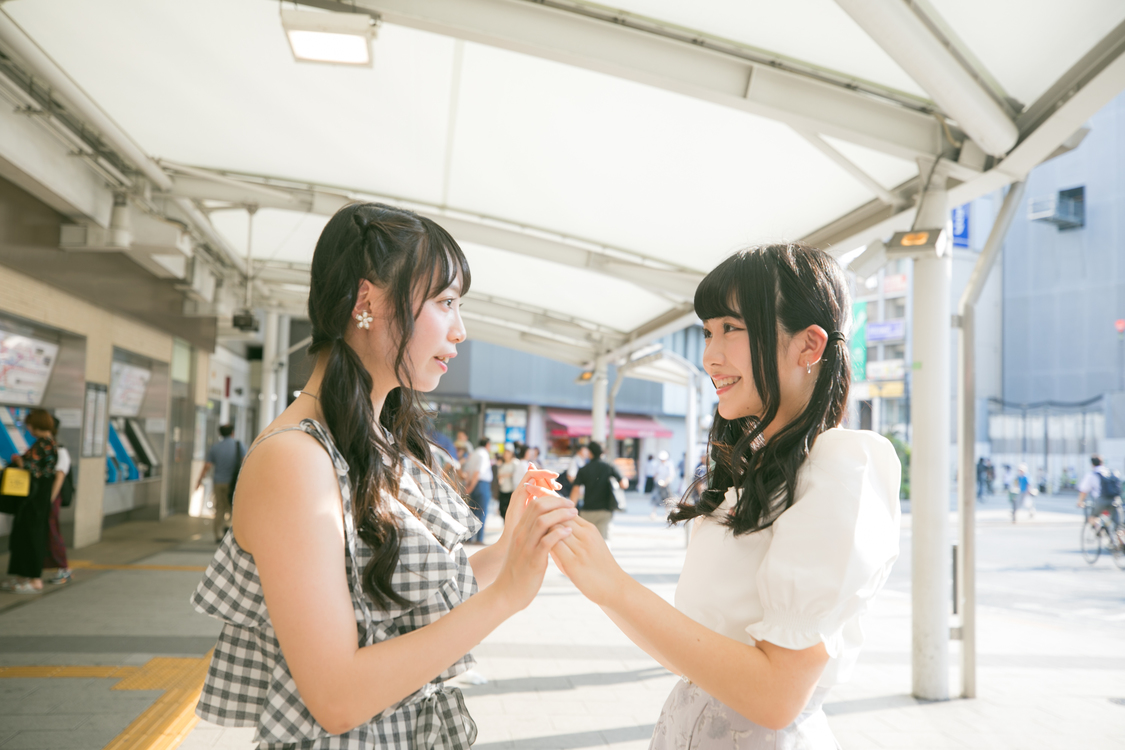 宇佐美幸乃（Luce Twinkle Wink☆）とPop'n'Roll副編集長 茉井良菜