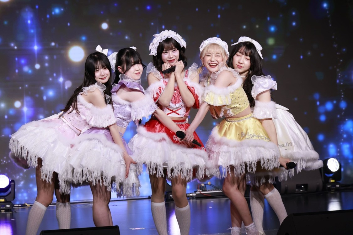 桜木あおい、霧島あぁや、 橋本みれい、陽向りおん、松島じゅり　PHOTO:清水隆行