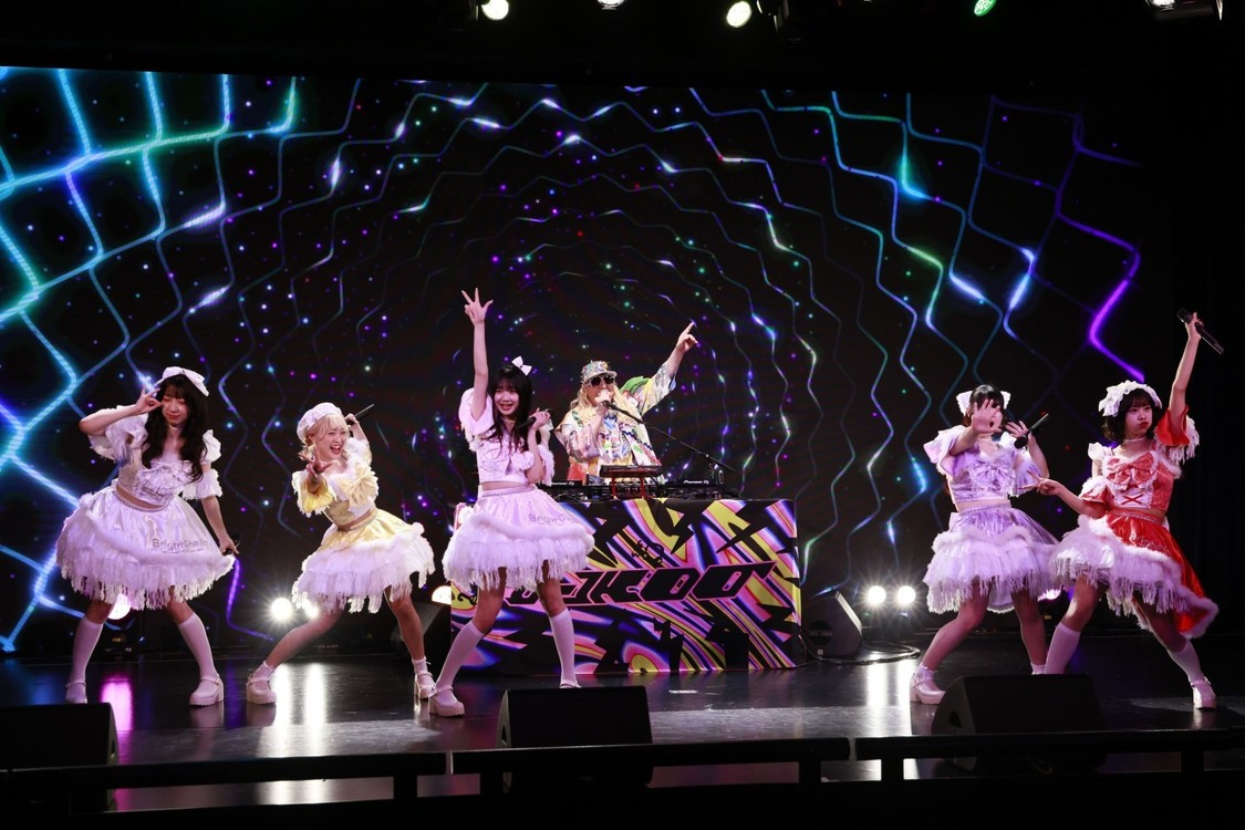 松島じゅり、陽向りおん、桜木あおい、DJ KOO、霧島あぁや、 橋本みれい　PHOTO:清水隆行