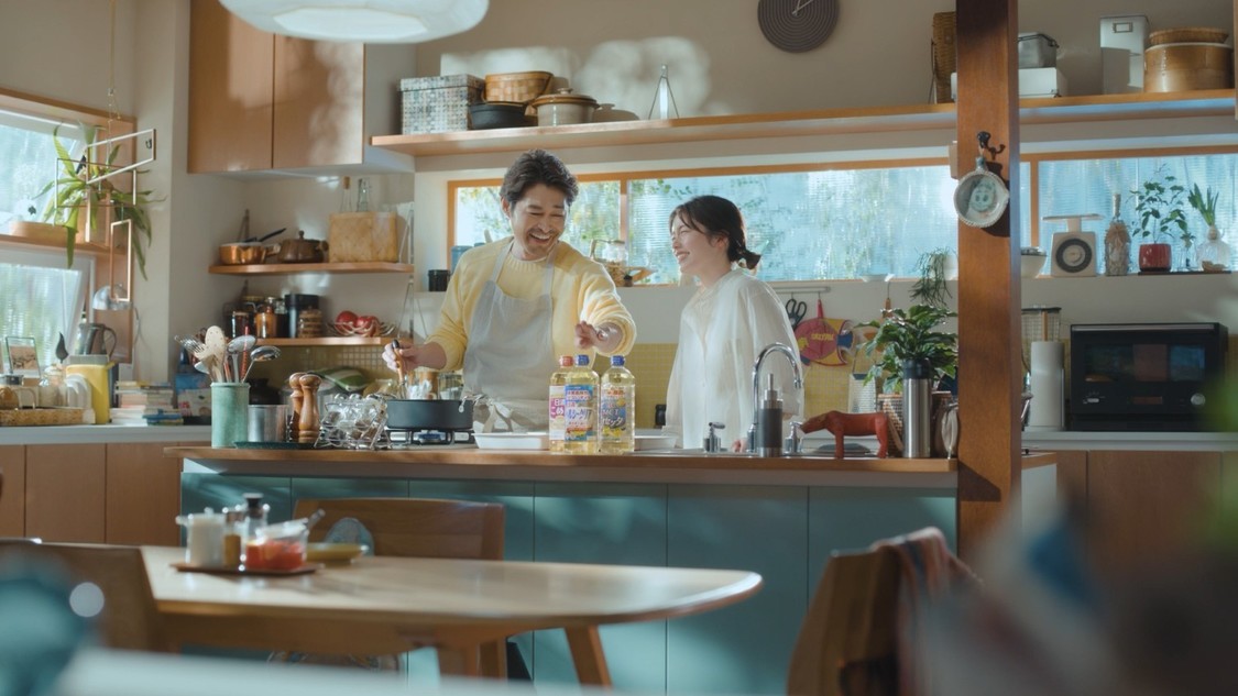 ＜日清ヘルシークリア新CM『楽シメ、ウチメシ！』篇＞