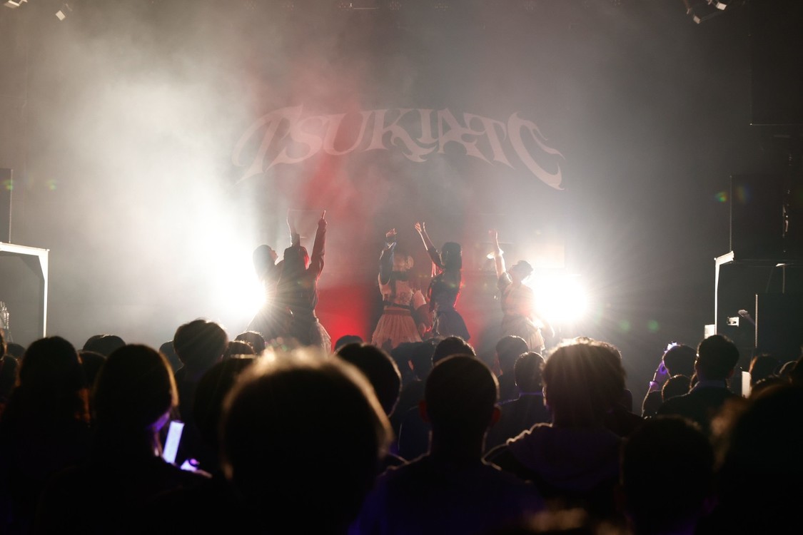 月に足跡を残した少女達は一体何を見たのか...