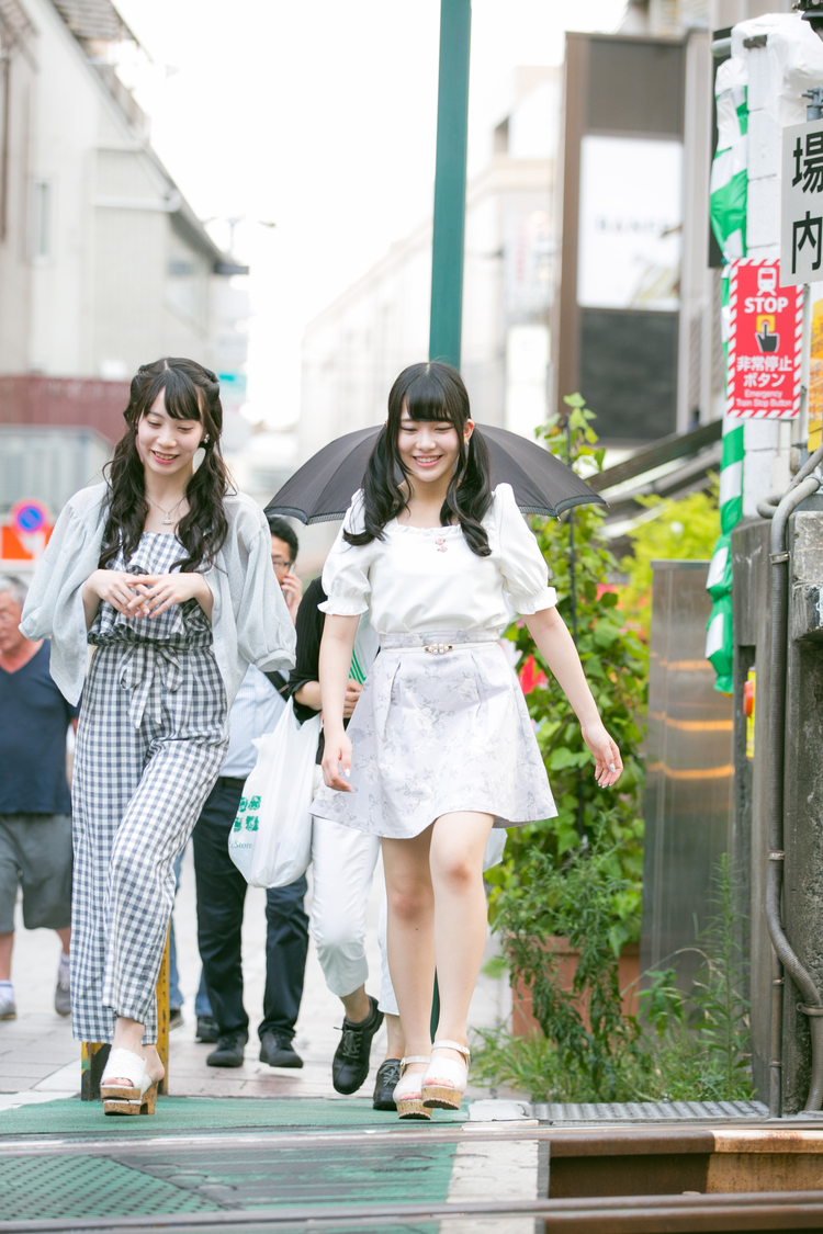 宇佐美幸乃（Luce Twinkle Wink☆）とPop'n'Roll副編集長 茉井良菜