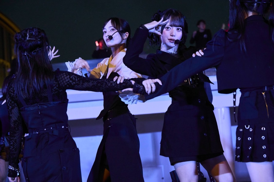 WHITE SCORPION　©OVERSE/KING RECORDS