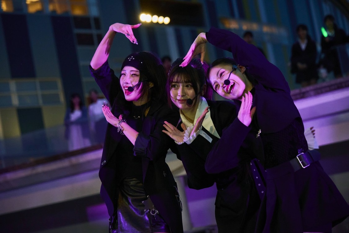 WHITE SCORPION　©OVERSE/KING RECORDS