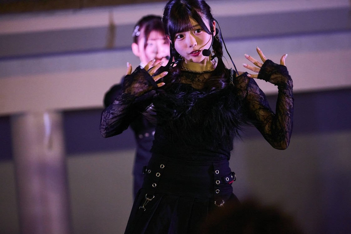 WHITE SCORPION　©OVERSE/KING RECORDS