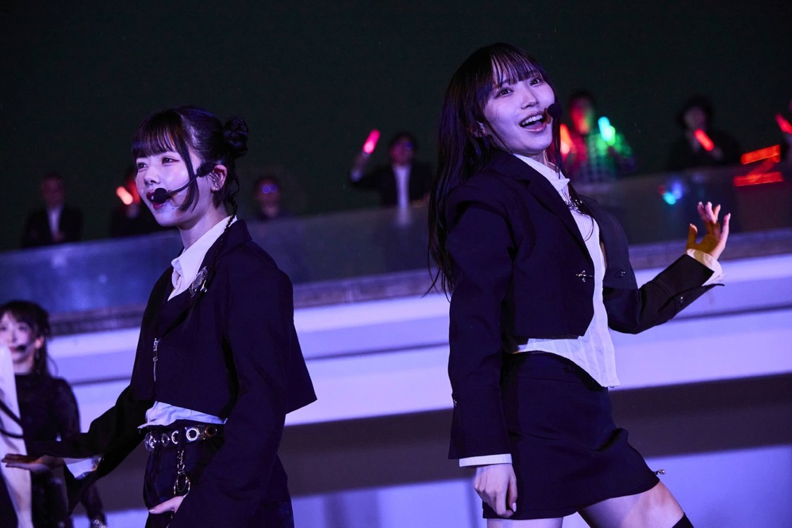 WHITE SCORPION　©OVERSE/KING RECORDS