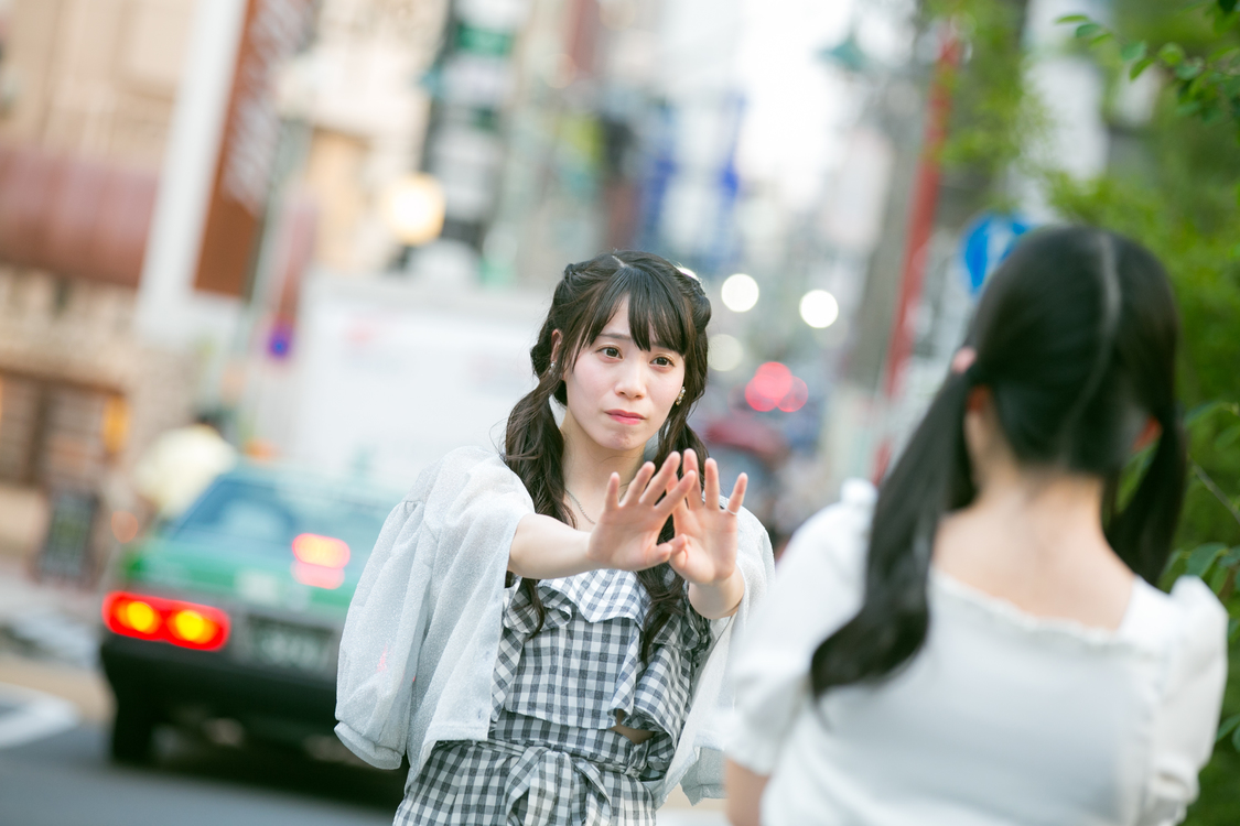 宇佐美幸乃（Luce Twinkle Wink☆）とPop'n'Roll副編集長 茉井良菜