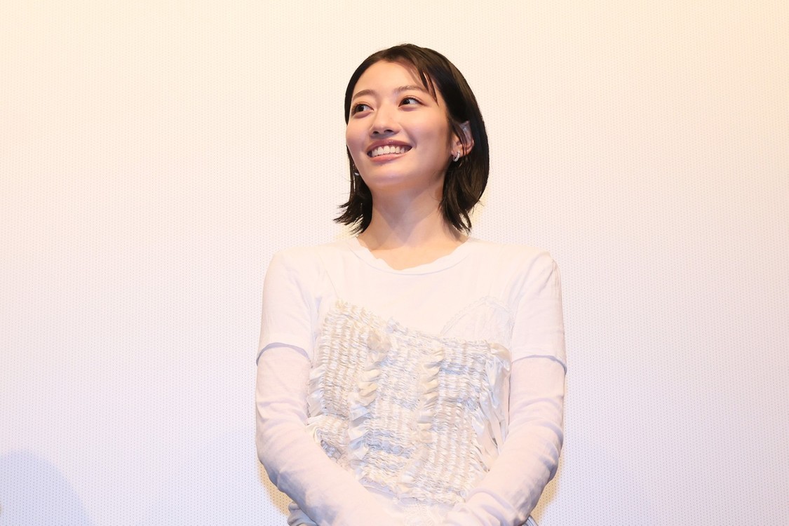川島鈴遥