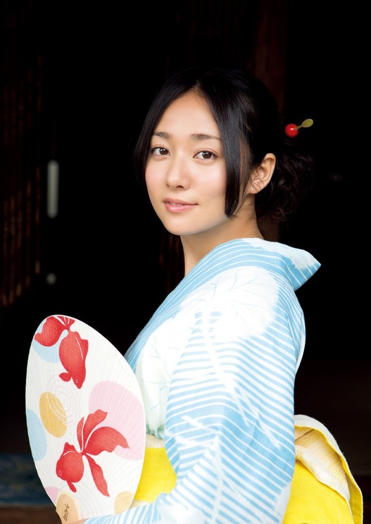 木村文乃、ファースト写真集『ふみの』　撮影：西田幸樹