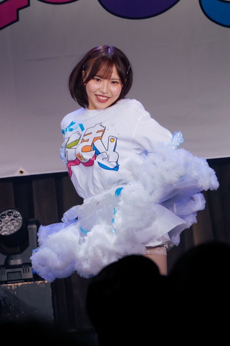 天野あゆら