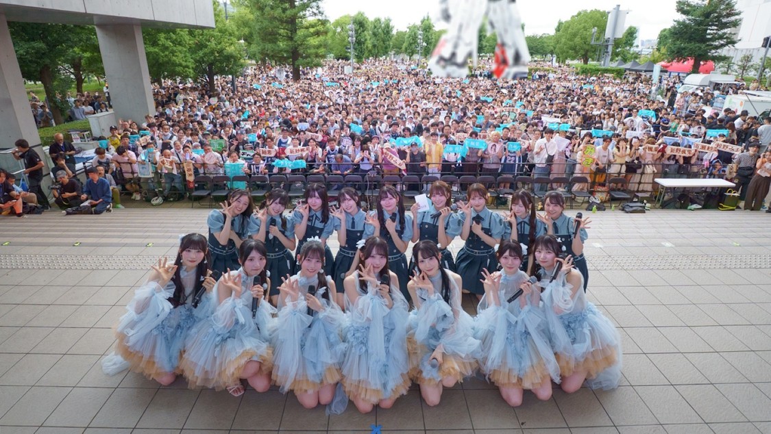 Rain Tree、初夏のフリーライブ最終日に2,628人動員！ 初の16人全員曲の制作も決定　©SUNSHINE／KING RECORDS