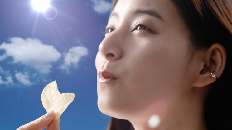 湖池屋プライドポテト  新TVCM「高揚感 新木さん」篇