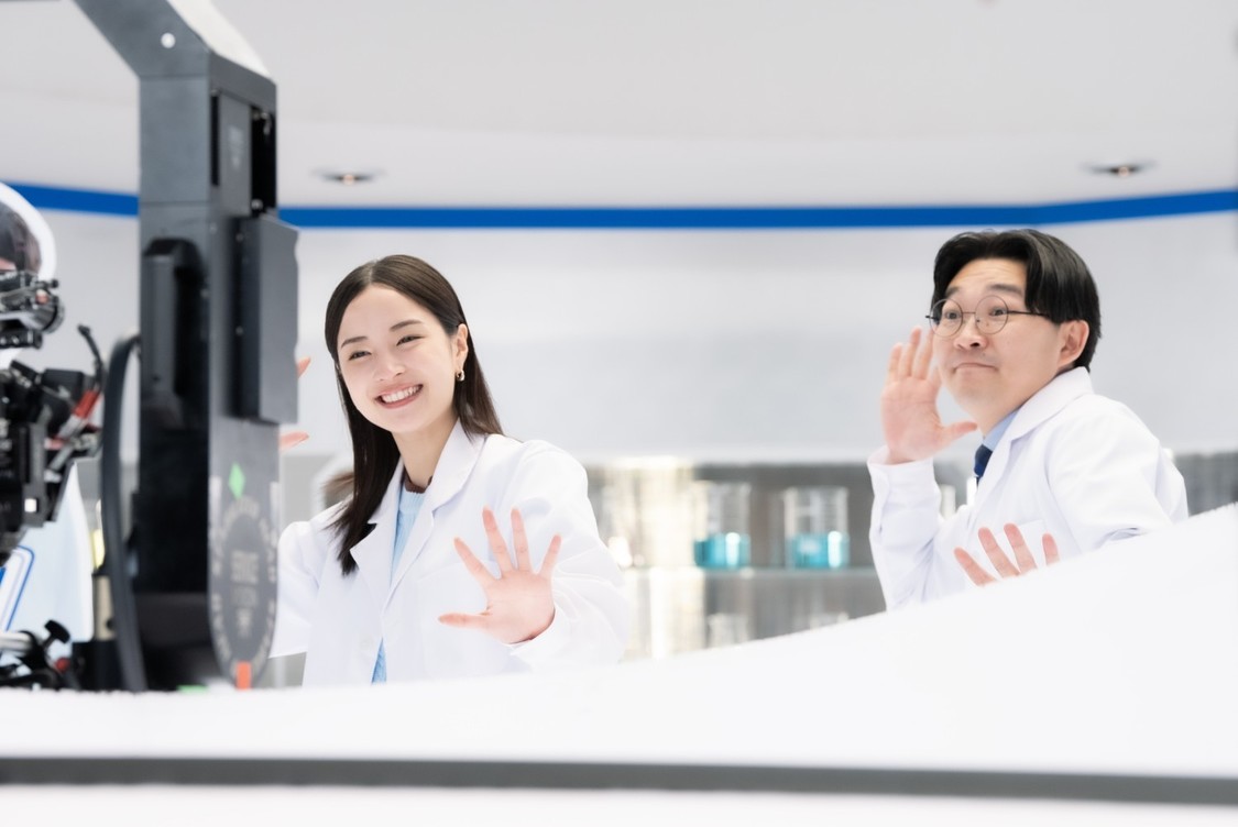 AGC 新CM「実験するぞ！ AGC／ルミフロン篇」 メイキング