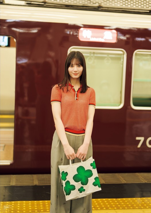 「B.L.T.2026年10月号」別冊付録:小坂菜緒(日向坂46) 両面超ビッグポスター(表)