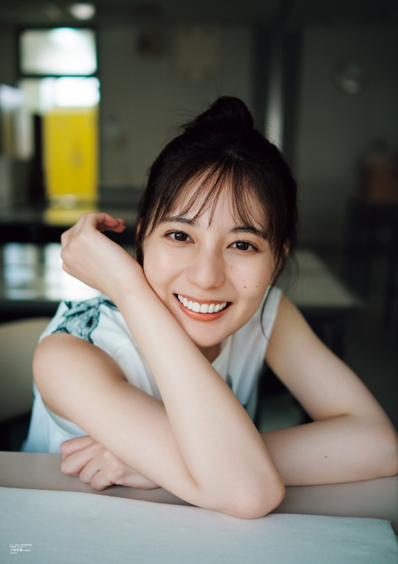 「B.L.T.2026年10月号」別冊付録：小坂菜緒（日向坂46） 両面超ビッグポスター（裏）