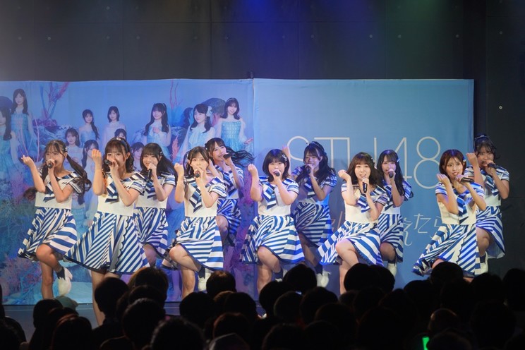 『18歳最強説』©STU/KING RECORDS