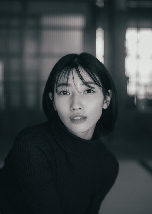 川島鈴遥
