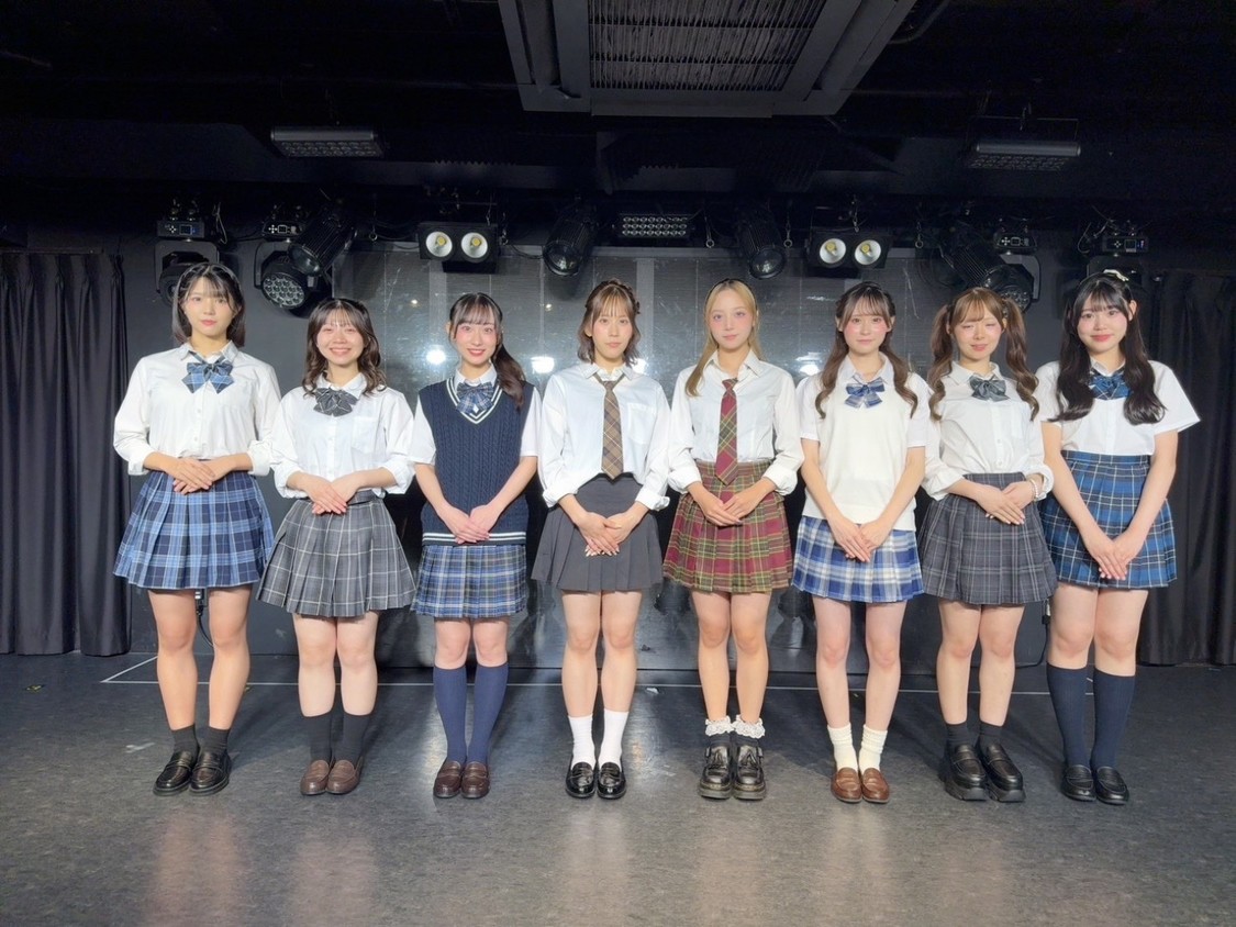 写真左から＞西尾友里、水瀬瑠依、石井萌音、芳賀茉優、宝珠羽花、野々瀬葉月、月本彩乃、岩田琴梨 