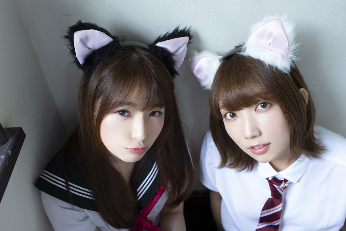 月野もも、霜月めあ（C）小塚毅之／ヤングアニマル