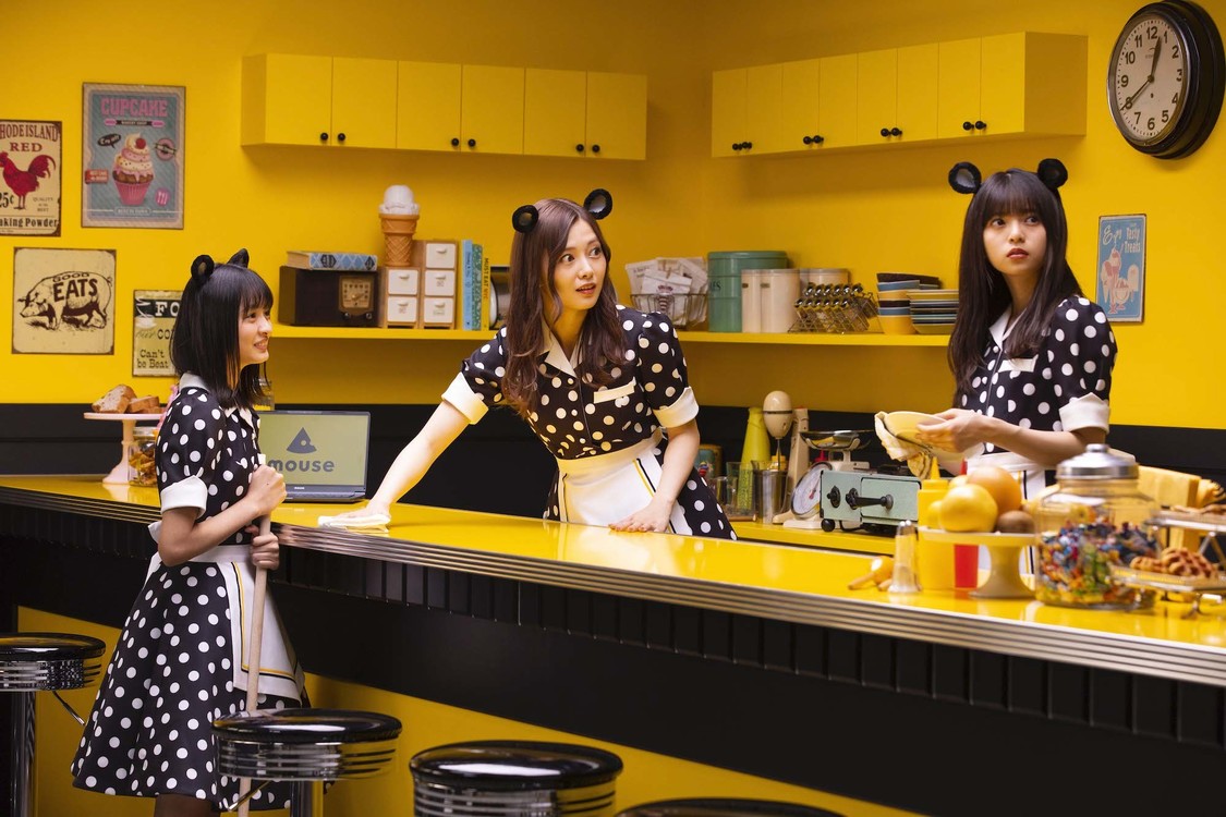 左から遠藤さくら、白石麻衣、齋藤飛鳥（乃木坂46）