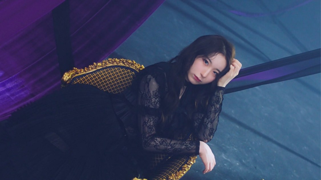 IZ*ONE「Vampire」MVより