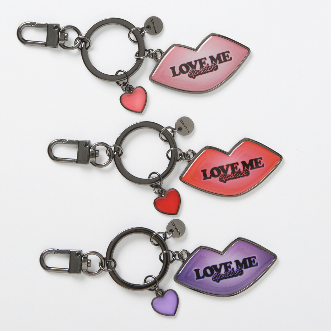 “LOVE ME” キーチェーン