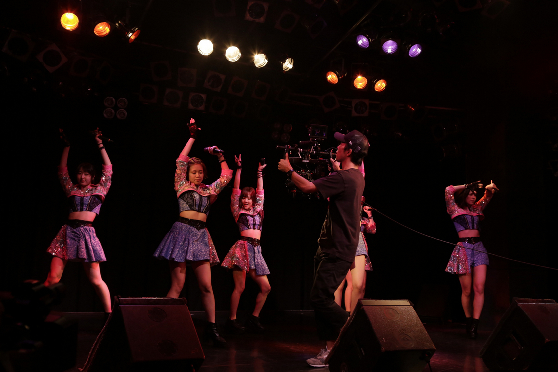 Juice=Juice／ドラマ『歪んだ波紋』収録現場にて