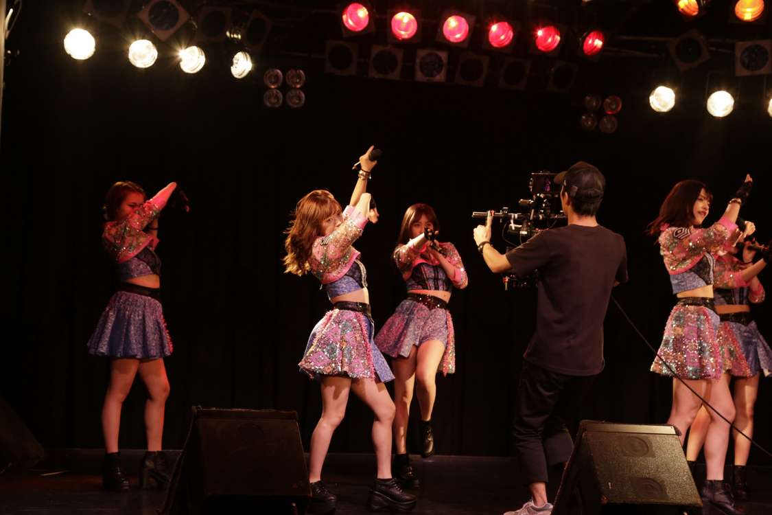 Juice=Juice／ドラマ『歪んだ波紋』収録現場にて