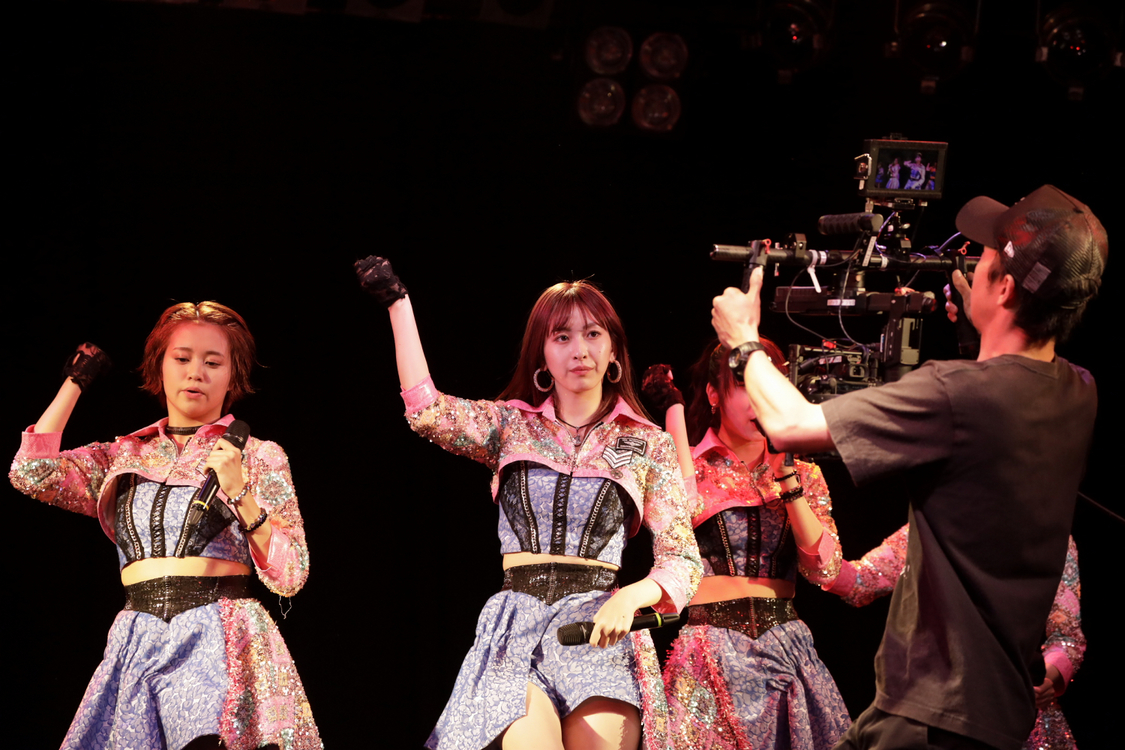 Juice=Juice／ドラマ『歪んだ波紋』収録現場にて