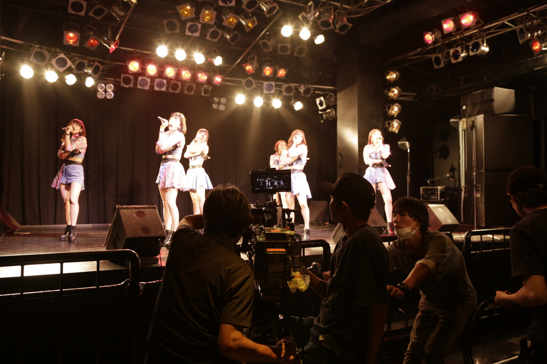 Juice=Juice／ドラマ『歪んだ波紋』収録現場にて